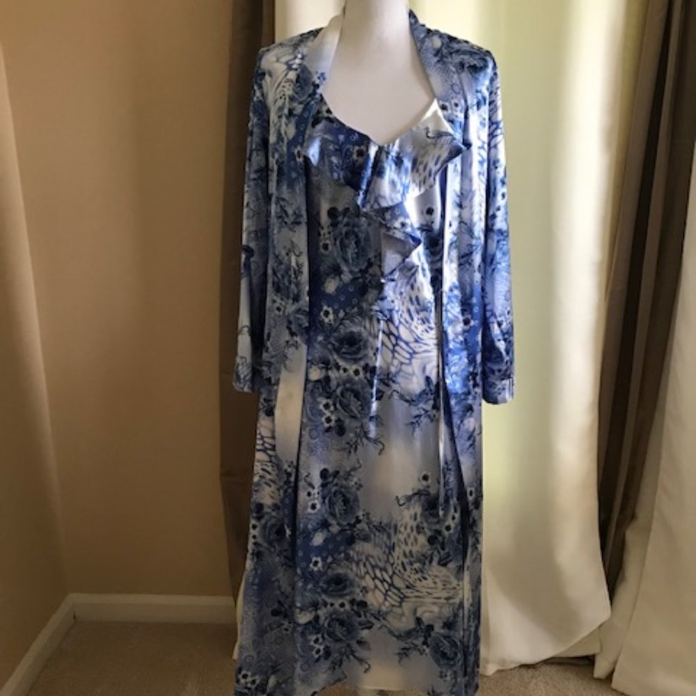 MORGAN TAYLOR BLUE FLORAL ROBE AND GOWN